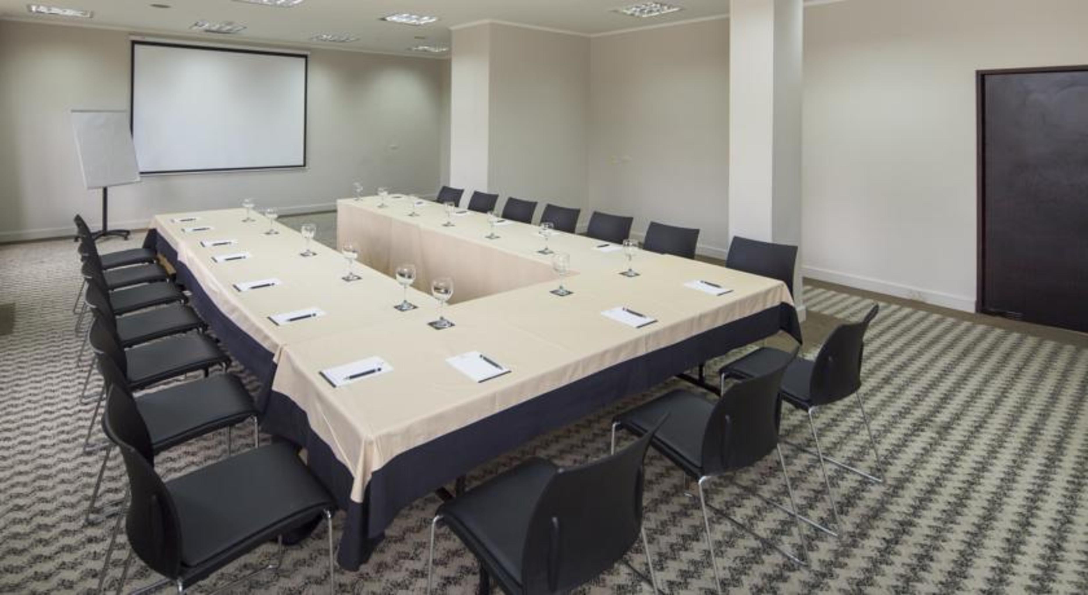 Movich Hotel Las Lomas Rionegro Ngoại thất bức ảnh A meeting room at the hotel