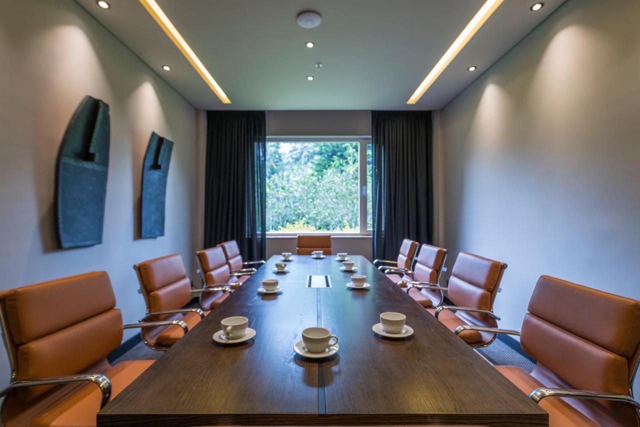 Movich Hotel Las Lomas Rionegro Ngoại thất bức ảnh The boardroom at the Royal Society