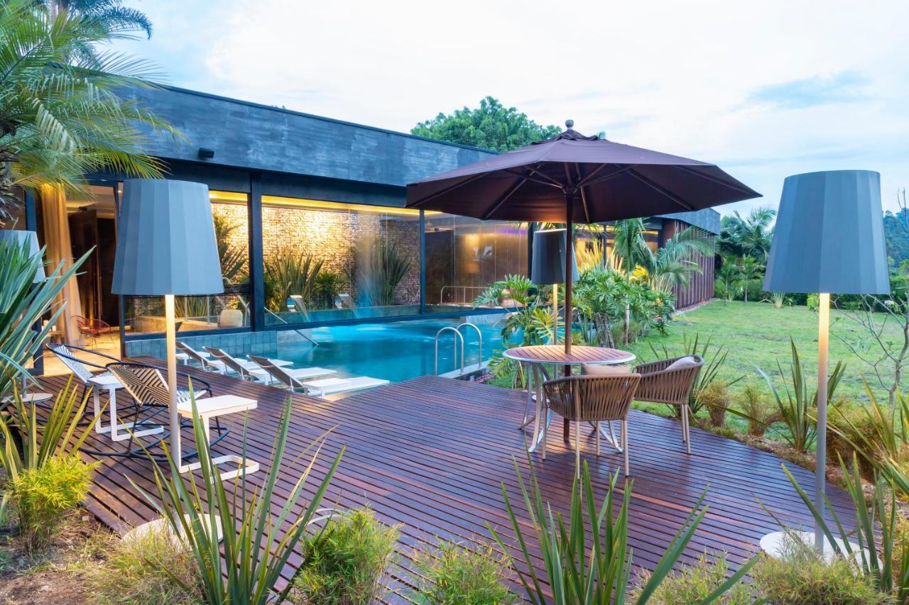 Movich Hotel Las Lomas Rionegro Ngoại thất bức ảnh The swimming pool at the hotel